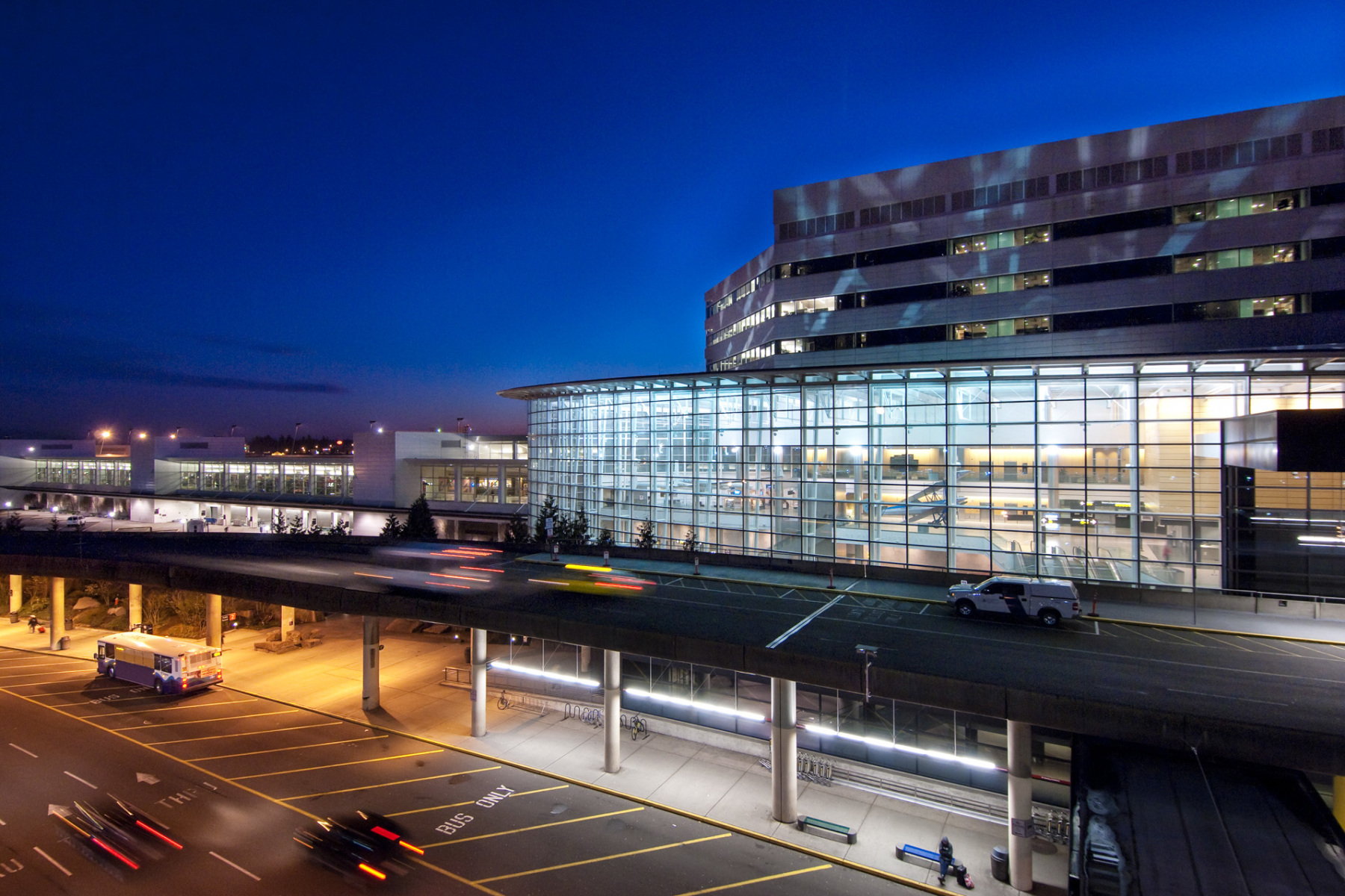 Airport drives and Gina Marie Lindsey Arrivals Hall 19 January 2 ...